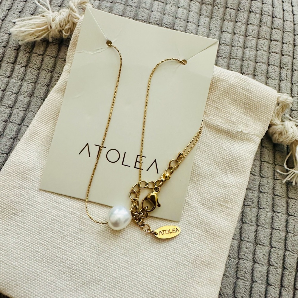 Waterproof 18k Gold Plated and Genuine White Pearl Chocker Necklace - Picture 5 of 9